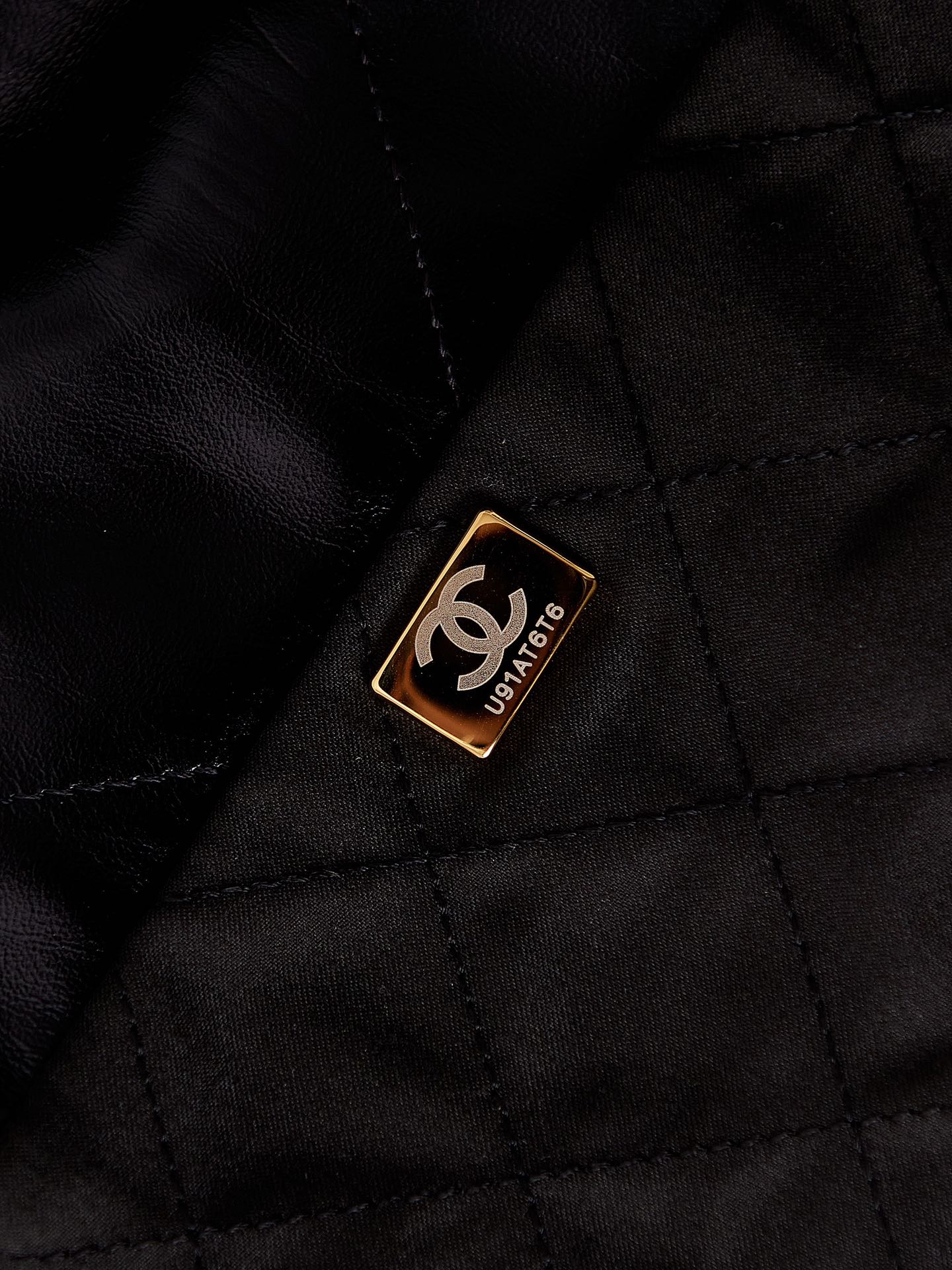 Chanel 22 Bag Black Calfskin Large Gold Hardware